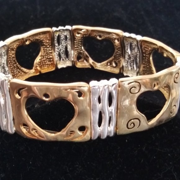 Silversmith Crafted Stretch Bracelet - Picture 5 of 8